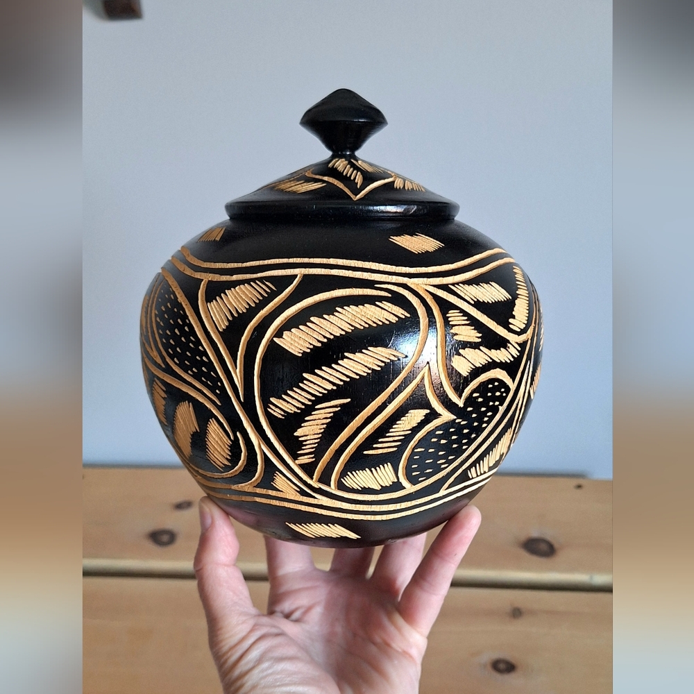 Jar with carved wooden lid - Picture 3 of 7